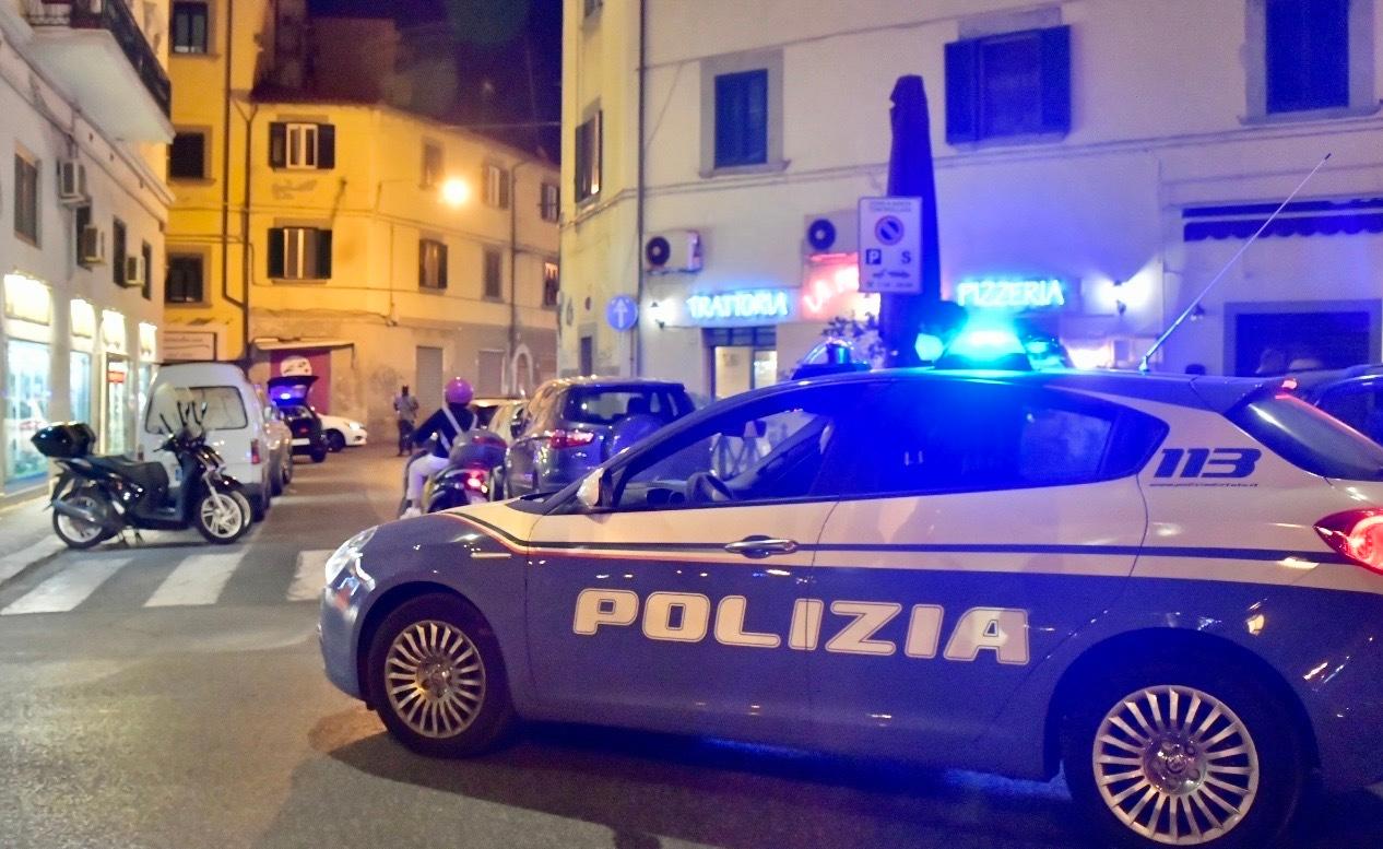 Coltellata In Piazza Sedicenne Arrestato Per Tentato Omicidio