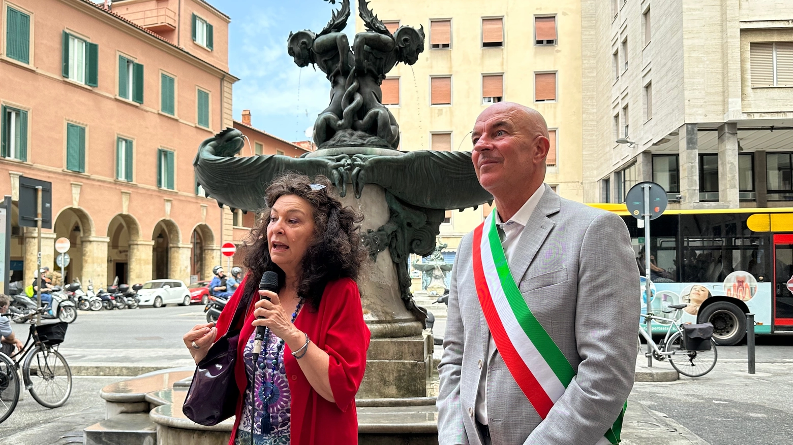 L'inaugurazione delle fontane restaurate (Foto Novi)