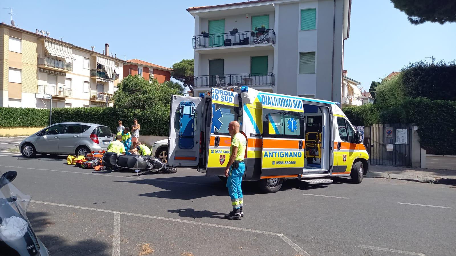 Scontro Fra Auto E Scooter: Feriti Marito E Moglie Che Finiscono Contro ...