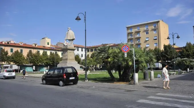 Piazza Garibaldi, due nuove baracchine a bando