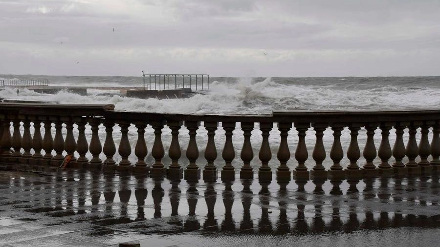 Mareggiata a Livorno (foto Lanari)