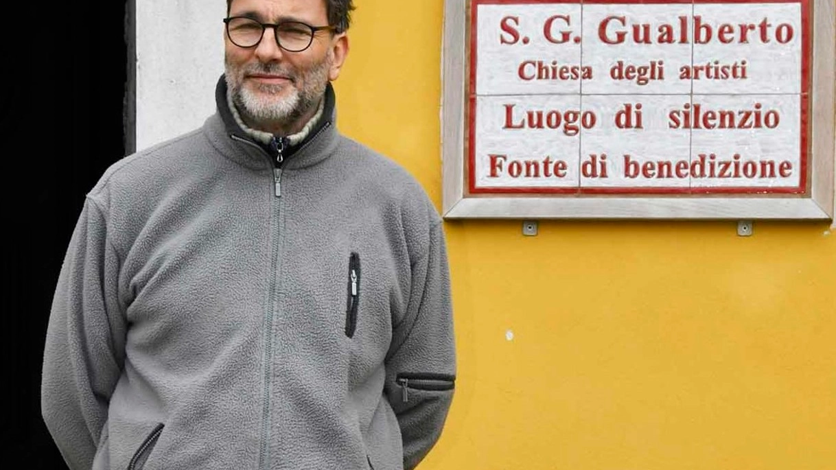 Don Cristian Leonardelli, parroco alla Valle Benedetta sulle colline livornesi (Foto Novi)