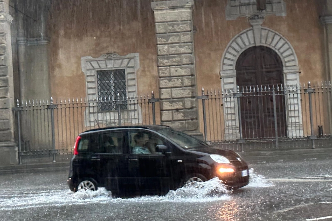 Maltempo a Livorno, piazza del Comune (Foto Alessio Novi)