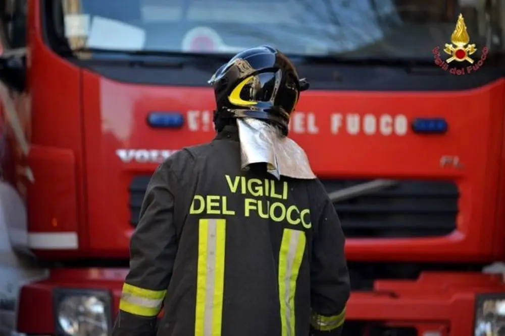 Incendio in un appartamento: un intossicato