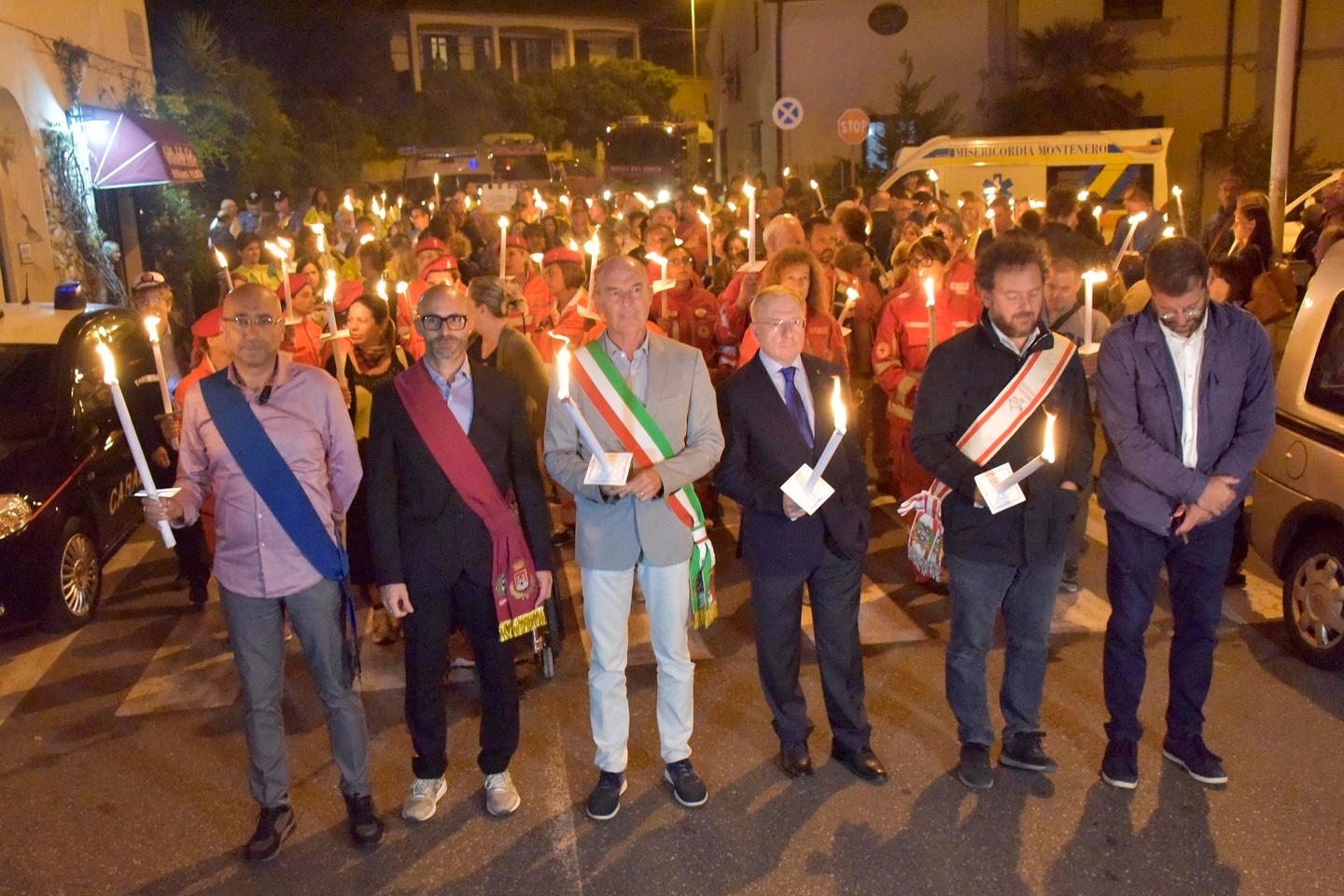 La fiaccolata per ricordare (foto Novi)