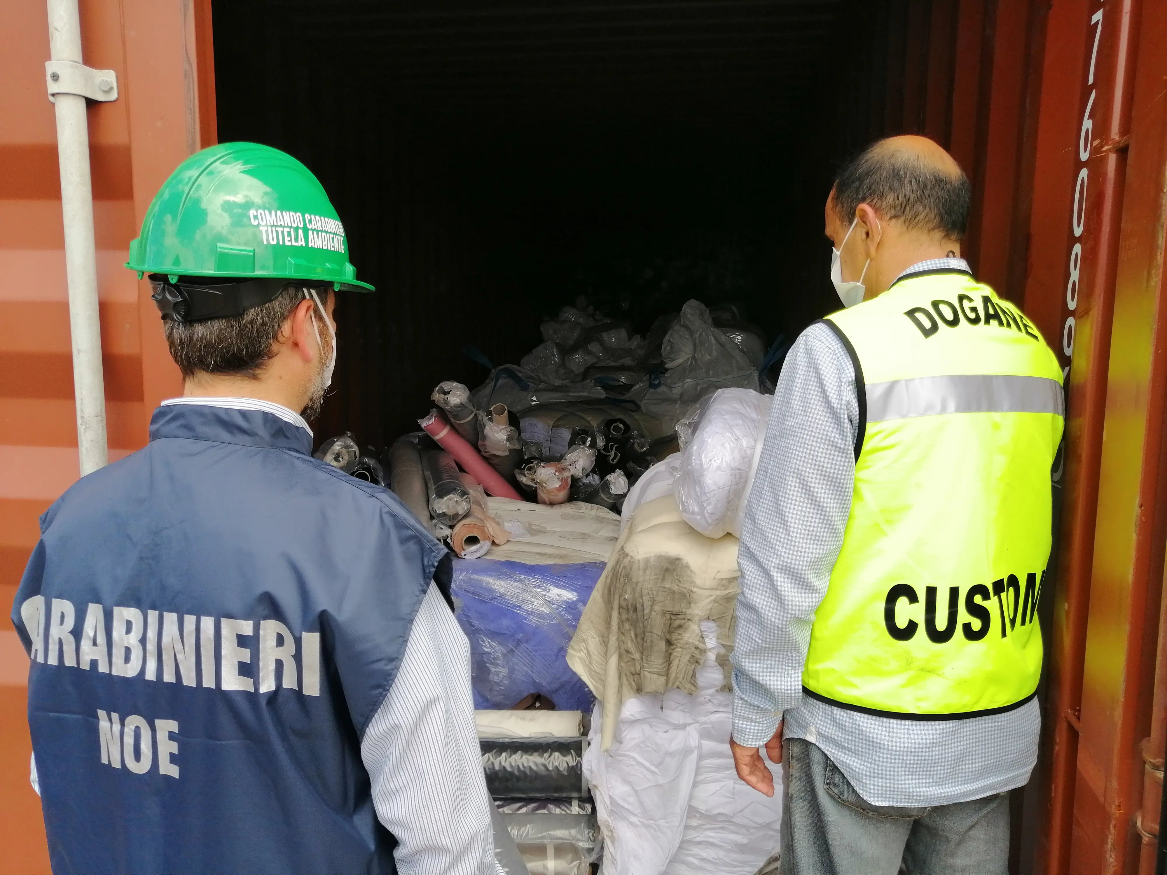 Porto di Livorno, sequestrate 11 tonnellate di rifiuti speciali