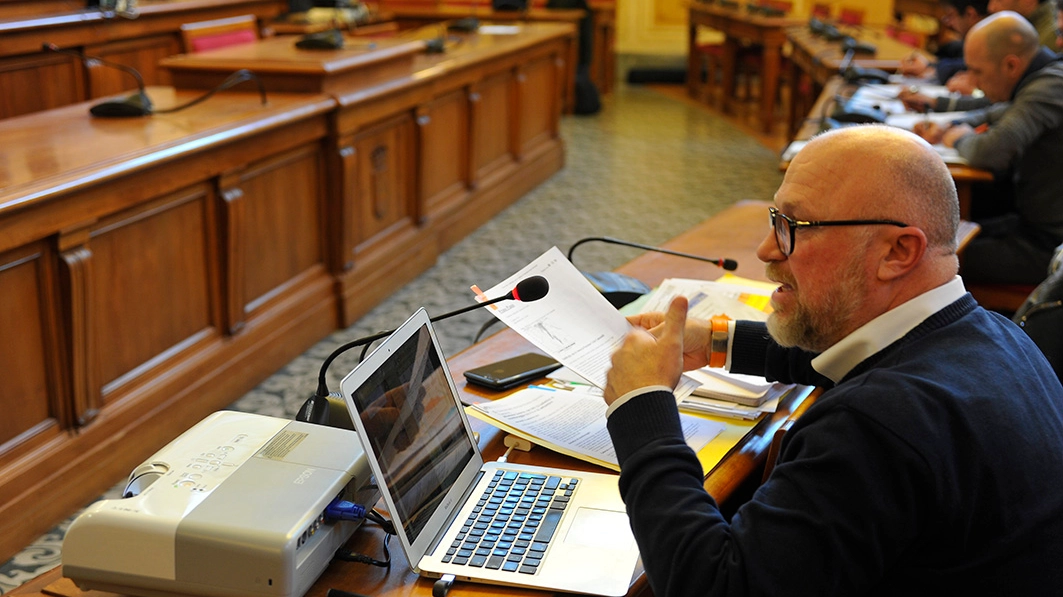 Nogarin durante l'intervento in comissione (Foto Novi)