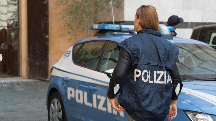 Sul posto è intervenuta una volante della polizia