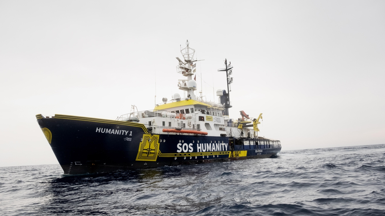 Migranti: assegnato il porto di Livorno alla Humanity 1