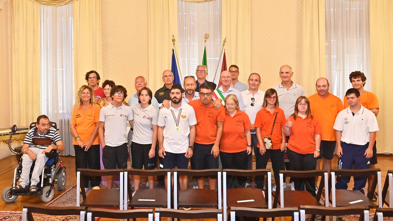 La premiazione in Comune (foto Novi)