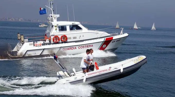 Intercettata nave che scarica in mare residui delle cisterne