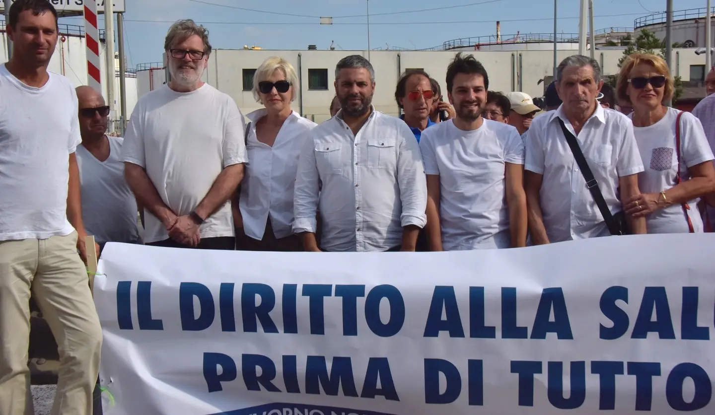 Stop miasmi a Calambrone: sit-in contro il progetto della bioraffineria