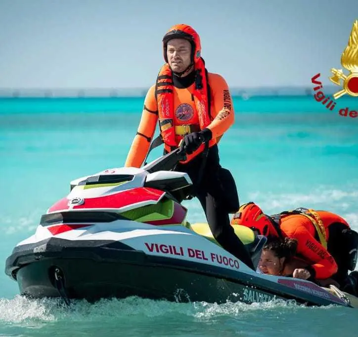 Soccorsi in mare con i vigili del fuoco al Lillatro