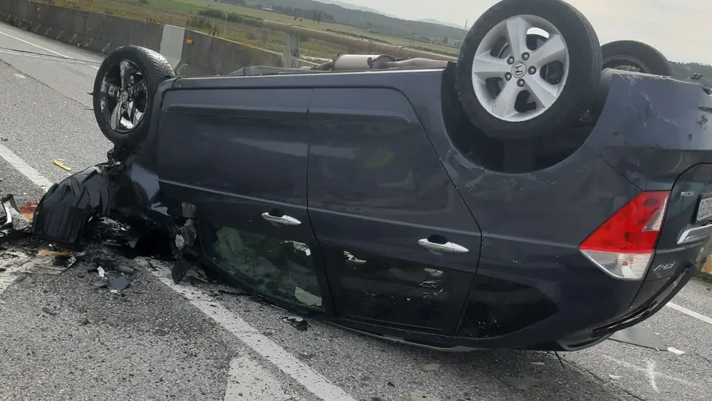 Auto si ribalta sulla FiPiLi, un uomo di 51 anni ricoverato a Cisanello