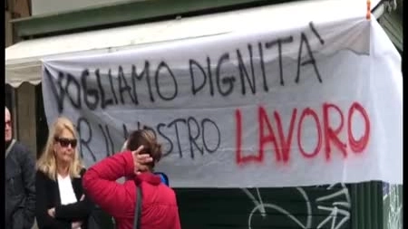 La protesta degli edicolanti a Livorno