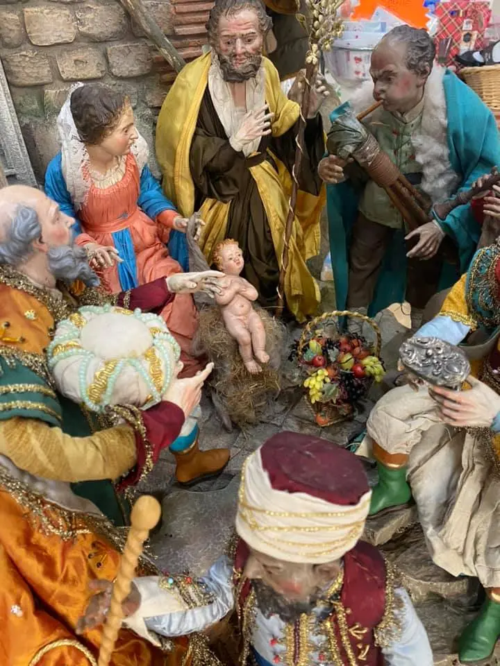 Quel presepe napoletano con scorci di San Vincenzo / FOTO