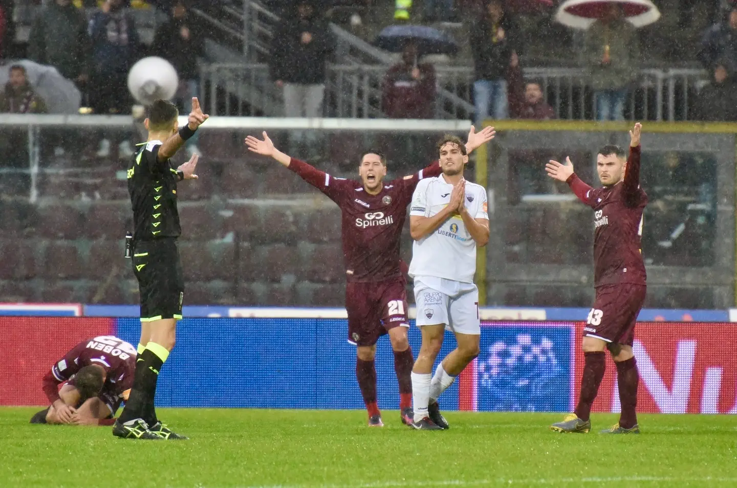 Livorno-Trapani 1-2: disfatta amaranto, classifica impietosa