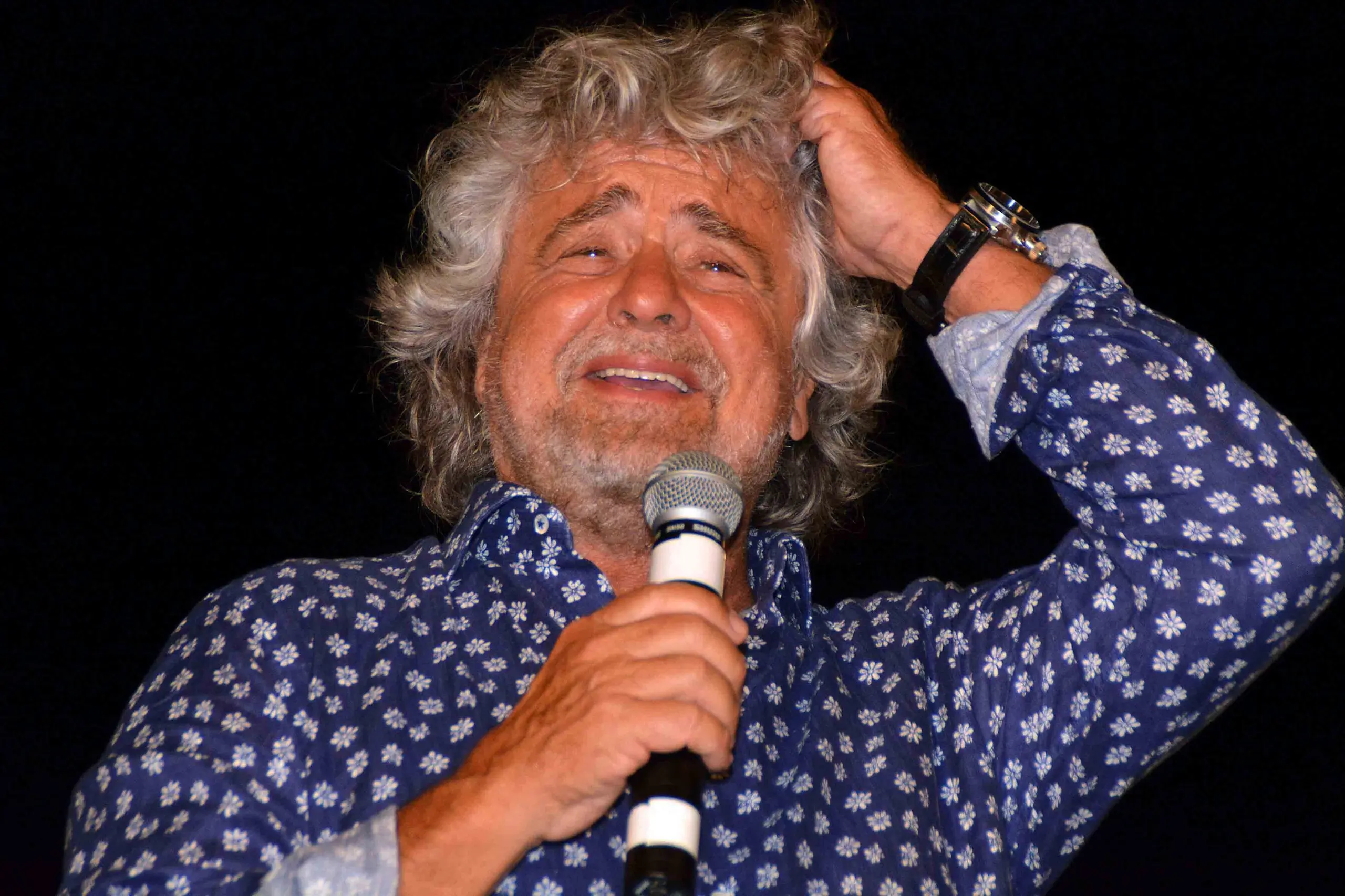 Beppe Grillo dimesso dall’ospedale di Cecina. Era ricoverato da una settimana