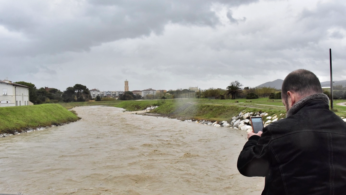 I corsi d’acqua ingrossati dalla pioggia (foto Novi)