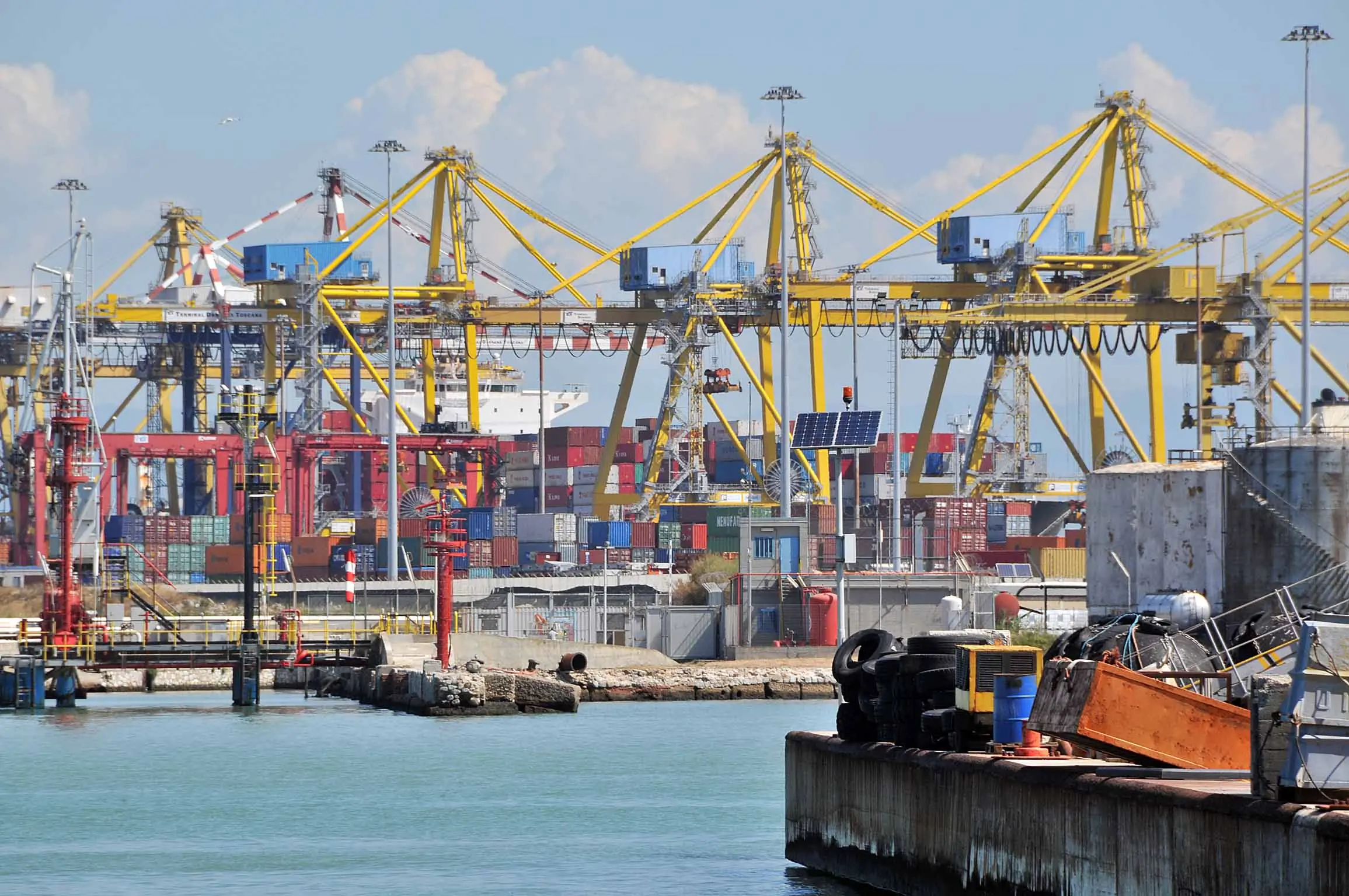 Livorno, interdetti per un anno i vertici dell'autorità portuale