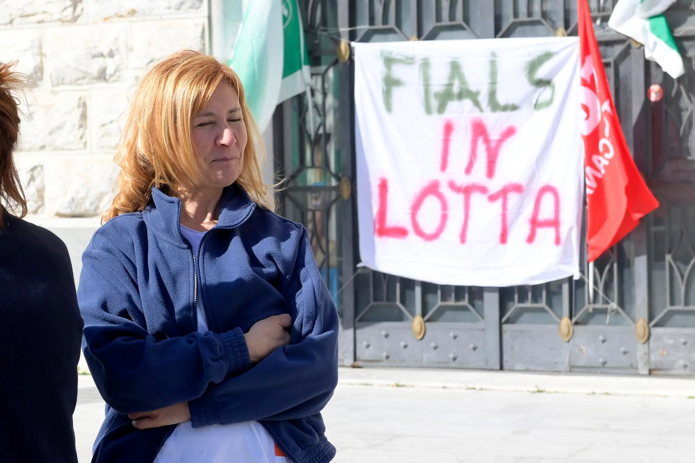 Presidio di protesta davanti all’ospedale: “Più assunzioni, il personale non basta più” / Foto e video