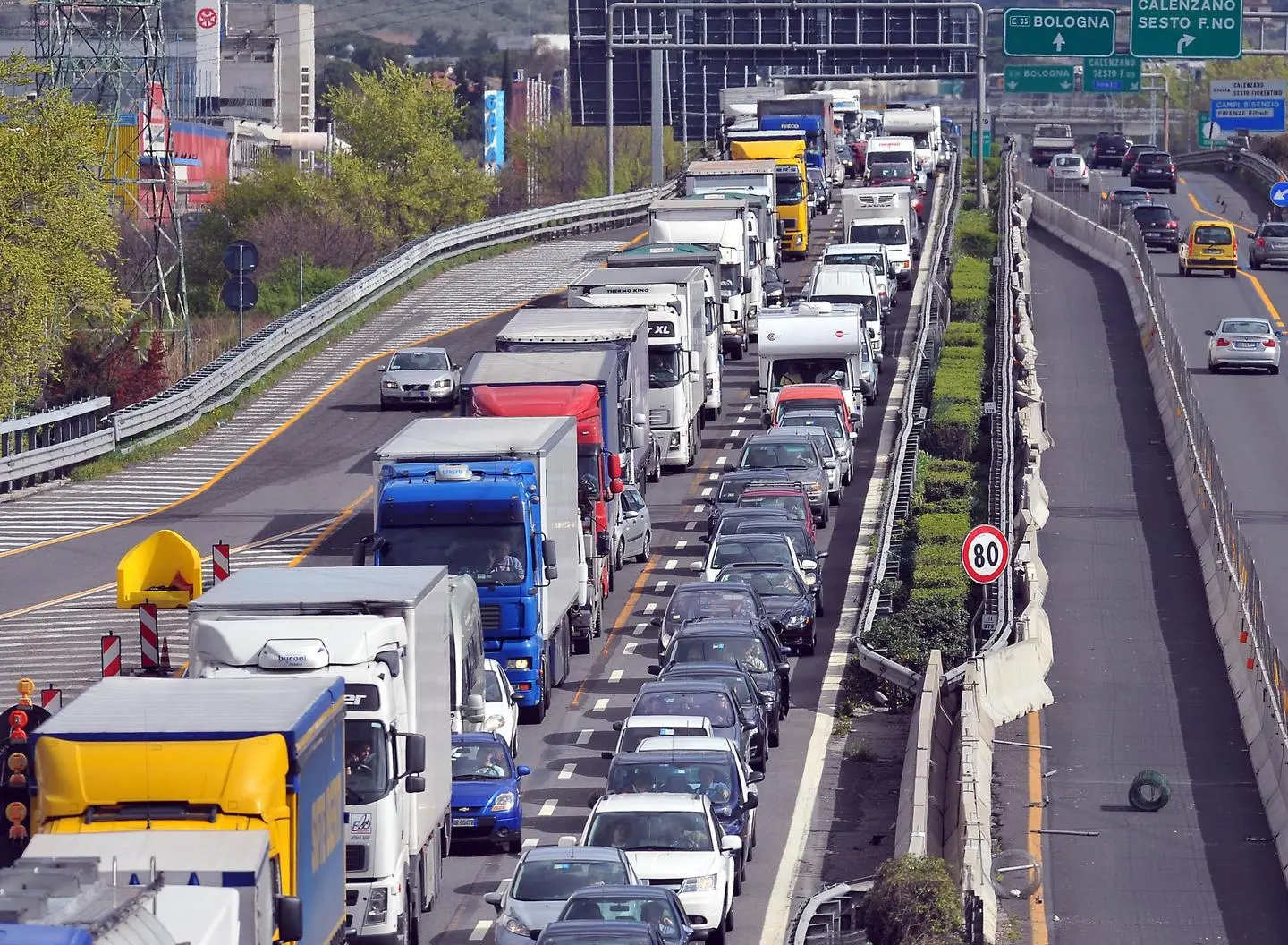 Traffico, scatta il primo grande esodo estivo: oggi bollino nero / LIVE