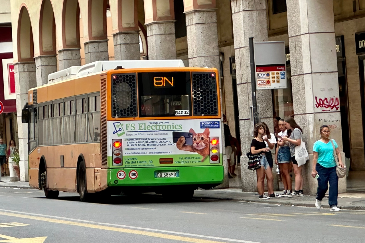 Autobus a Livorno (Foto Novi)