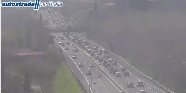 Traffico in Toscana, le code di Pasquetta: tutti verso il mare / LIVE