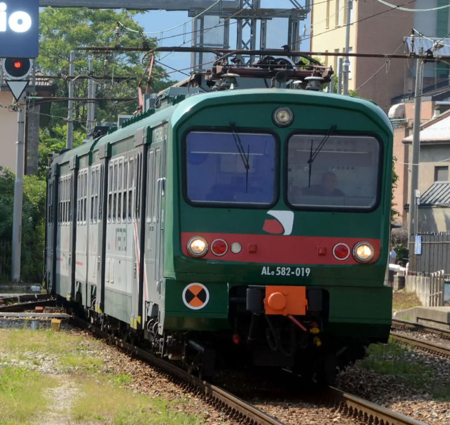 Muore sotto il treno, treni in tilt tra Vada e Cecina