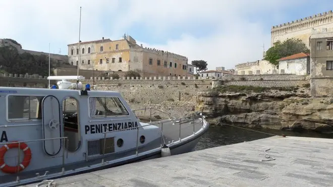 Porto Azzurro: vaccinati 260 detenuti