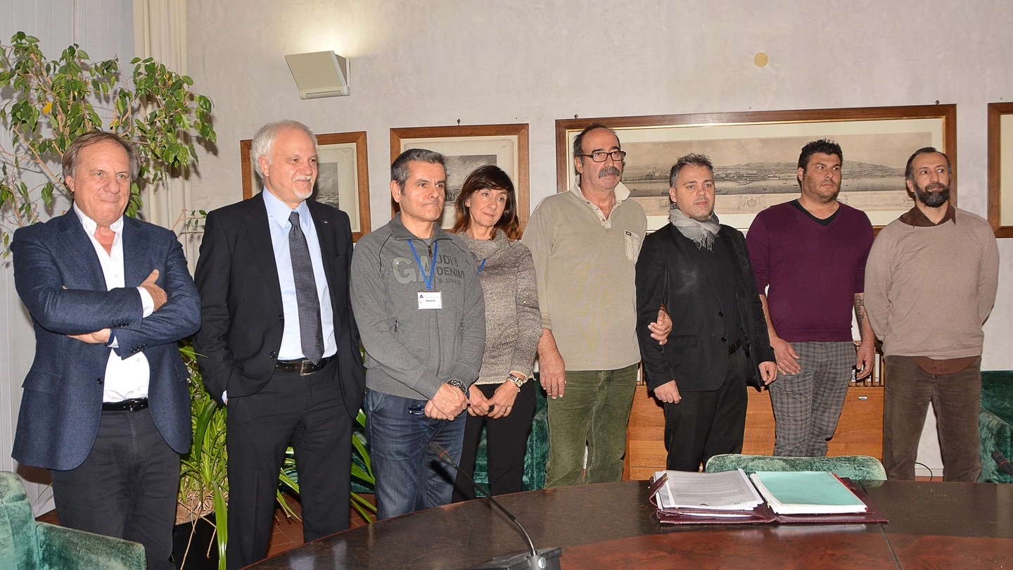 I rappresentanti dei lavoratori alla firma del protocollo (Foto Lanari)