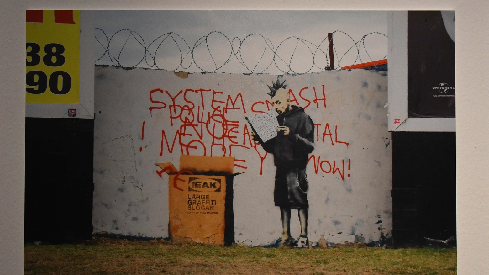 Un'opera di Banksy in mostra a Livorno (Foto Lanari)