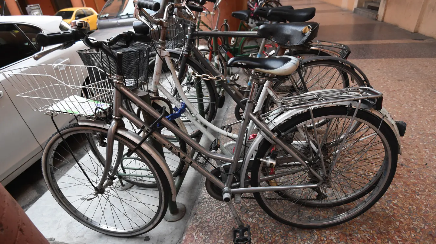 Biciclette abbandonate. Le segnalazioni arrivano ai vigili urbani