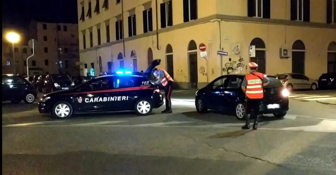 E’ ai domiciliari per maltrattamenti in famiglia, ma evade per perseguitare ancora la ex: arrestato dai carabinieri