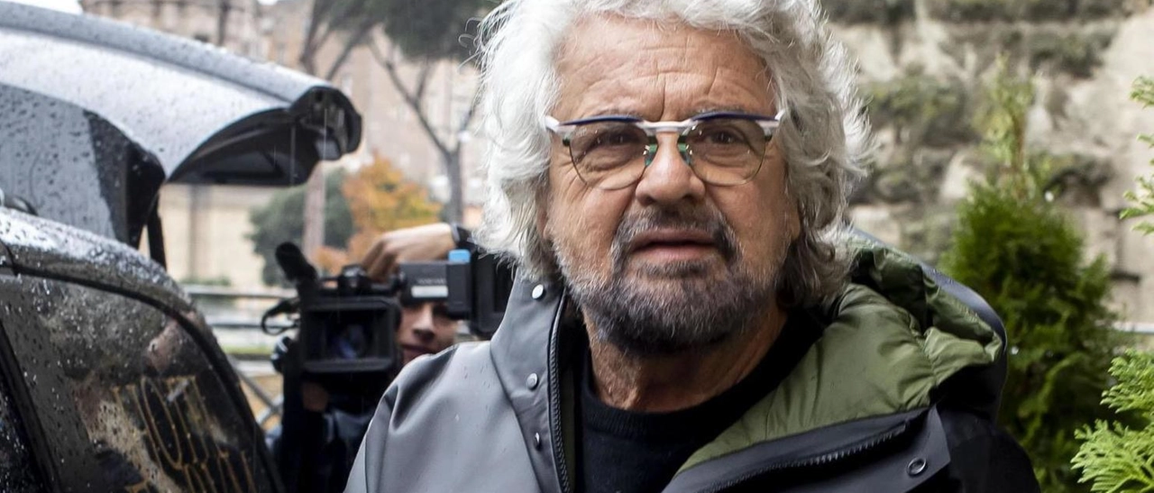 Grillo nei guai: indagato a Milano. "Soldi per favorire Moby Lines"