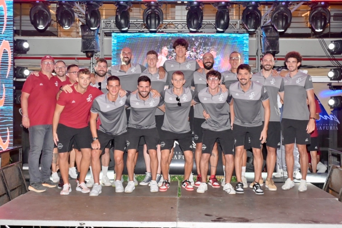 Libertas, la prima squadra sul palco (Foto Novi)