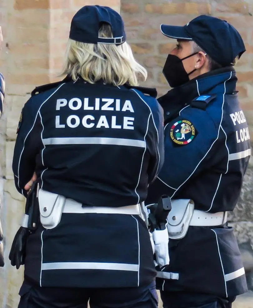 "Ora basta con le discriminazioni" La protesta della Polizia Municipale