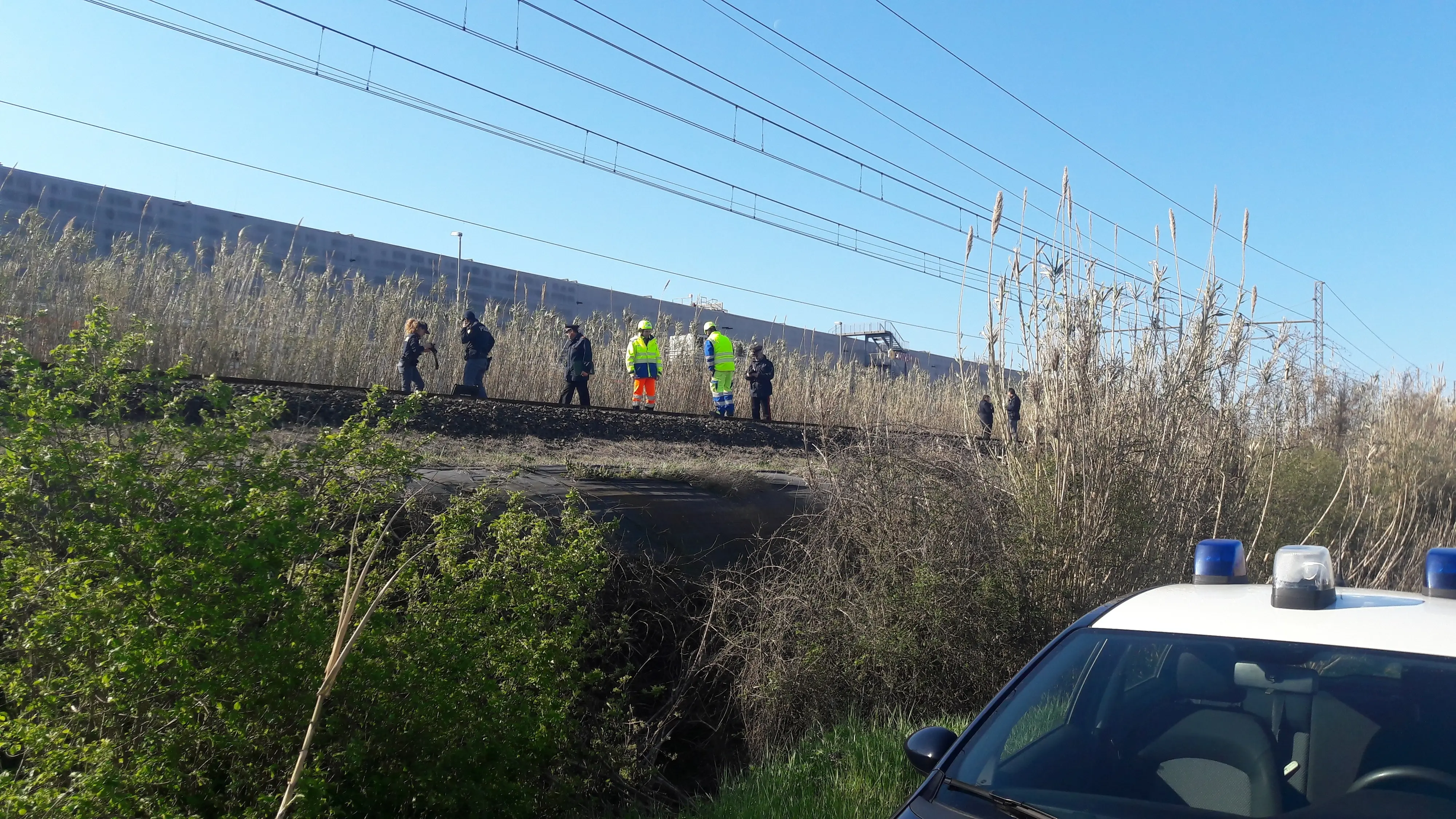 Muore travolto dal treno: traffico ferroviario bloccato