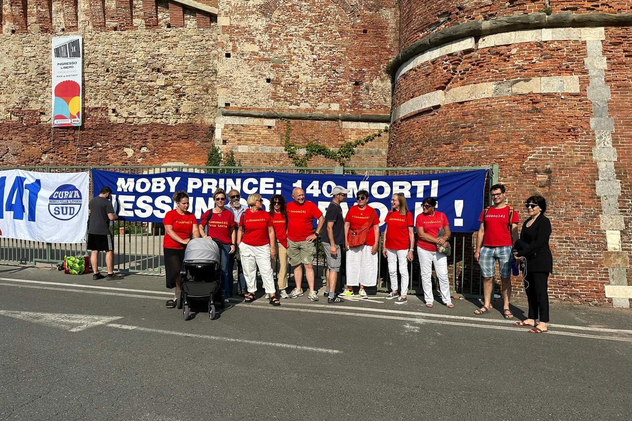 La manifestazione per ricordare il Moby Prince (Foto Novi)