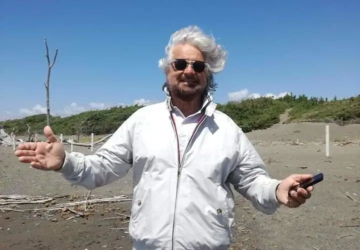 L'aggressione denunciata dal giornalista tv: Beppe Grillo a processo il 13 giugno