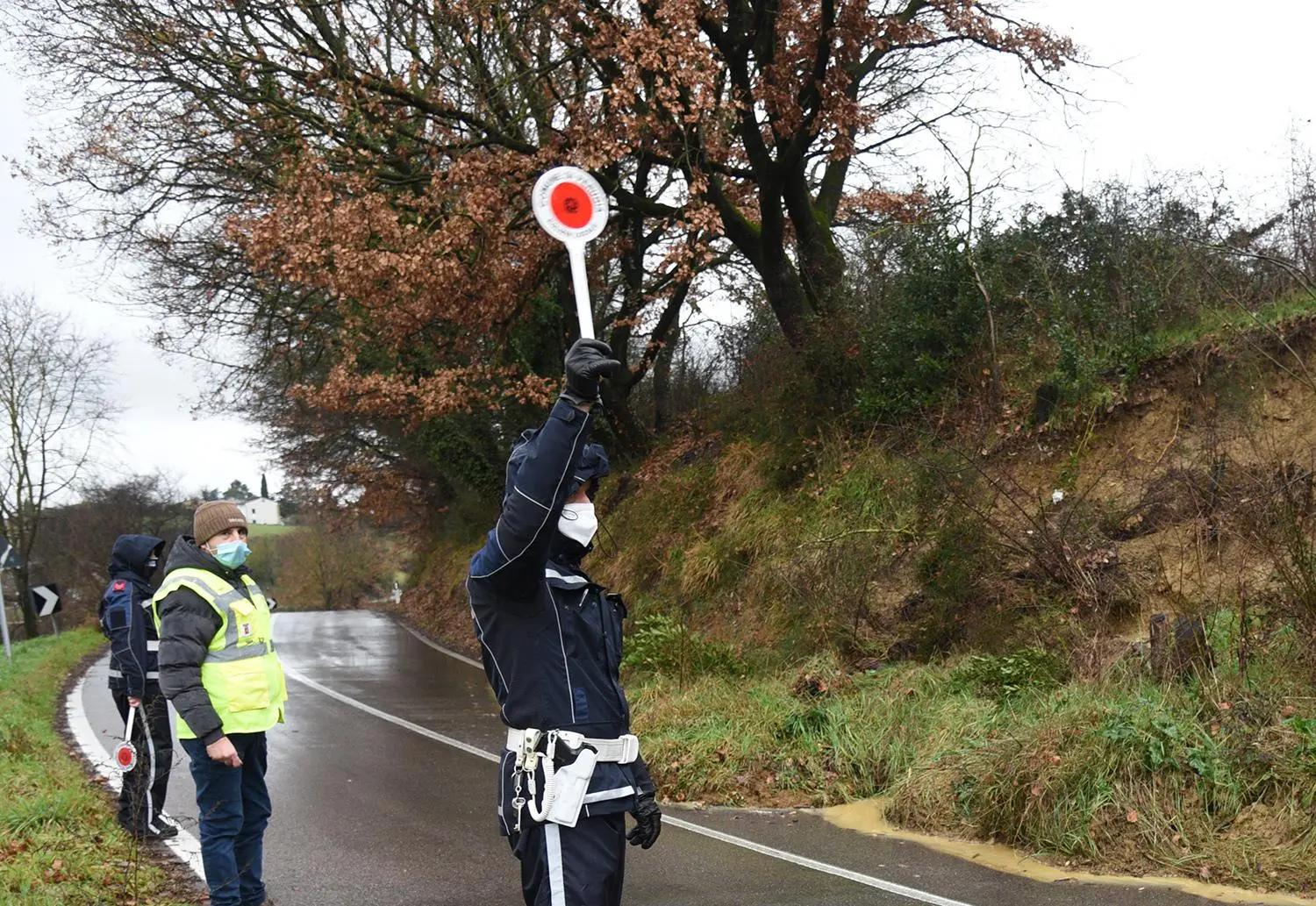 "Frana, lavori per riaprire la strada"