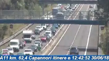 Toscana, traffico caos sulle strade per il weekend estivo: code da bollino nero