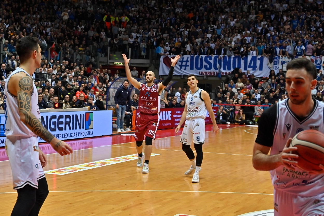 E' vittoria per la Libertas nel derby (Foto Novi)