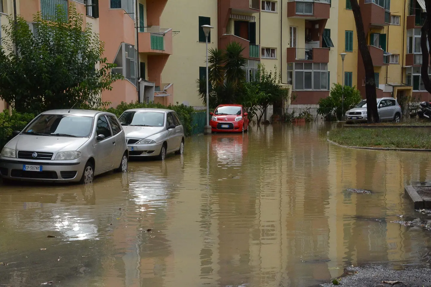 Nubifragio, ecco la situazione dei treni. Attivata la spola Pisa-Livorno