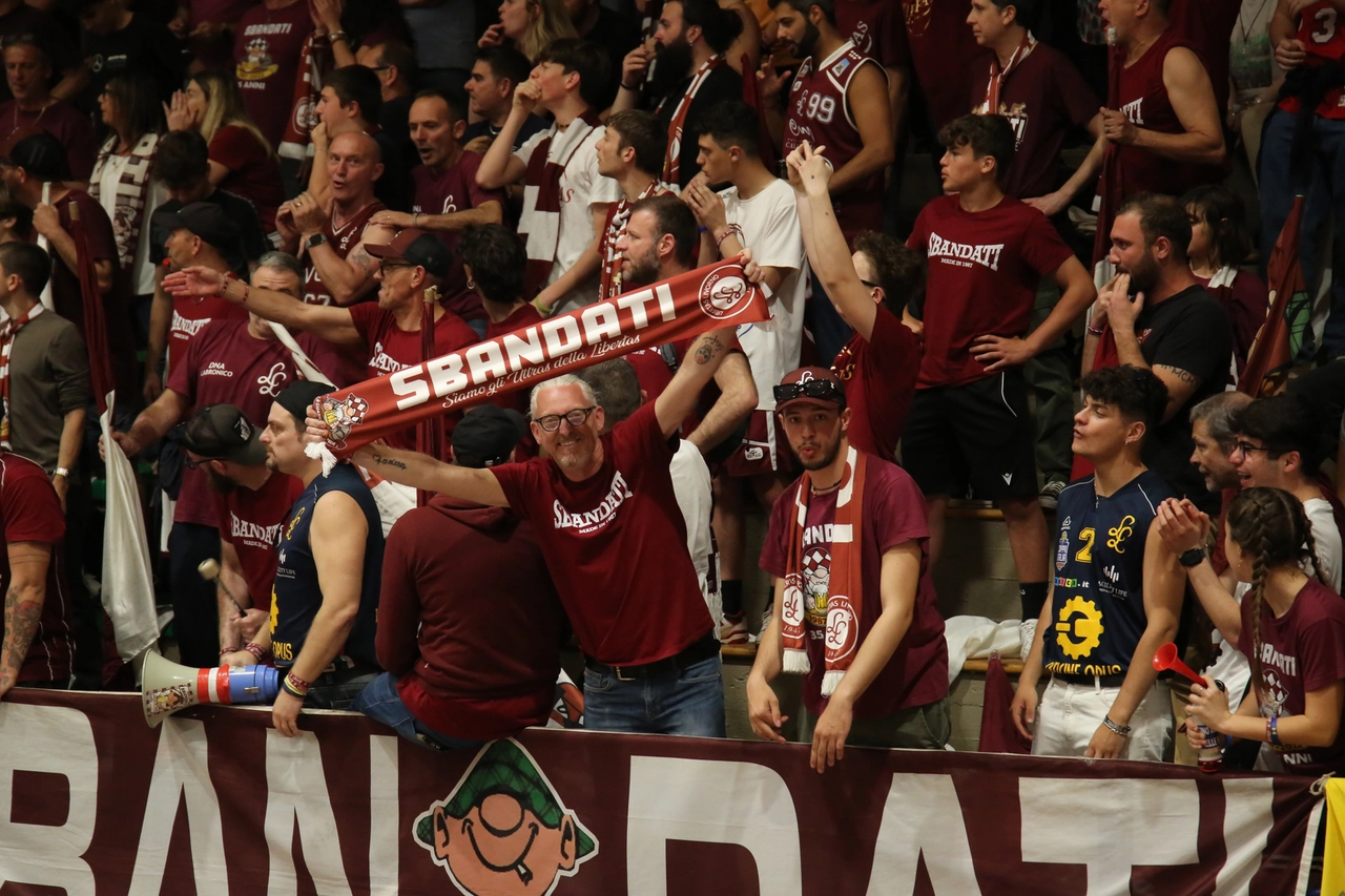 I tifosi della Libertas Livorno (Foto Luca Bongianni/Germogli)