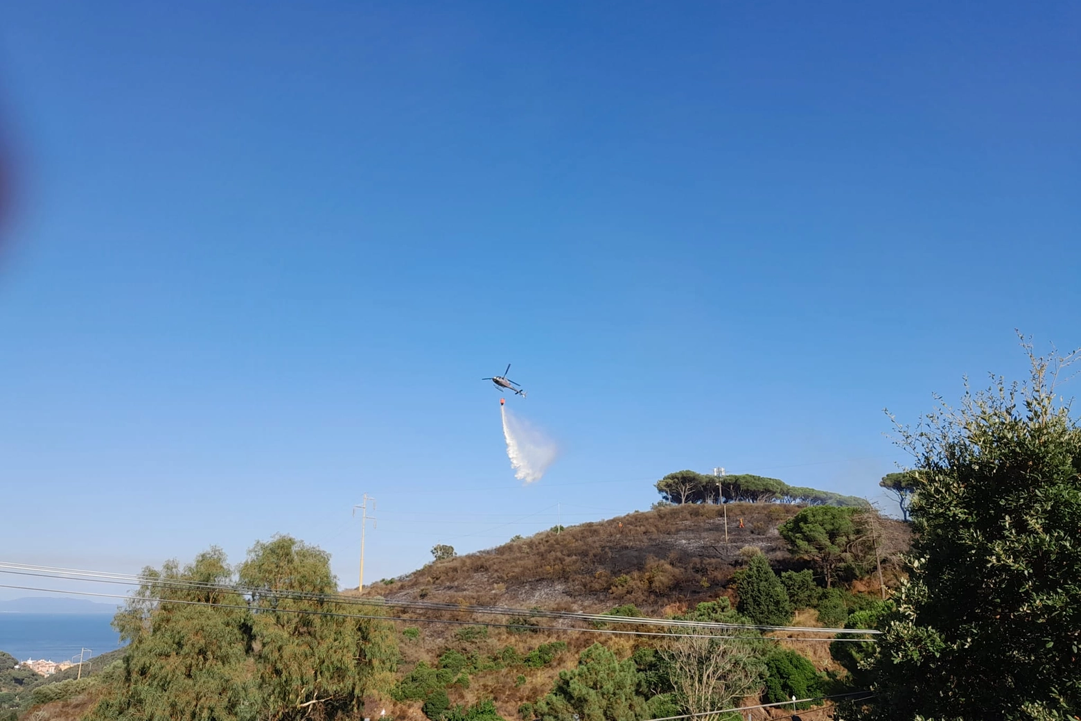 L'intervento sull'incendio a Rio