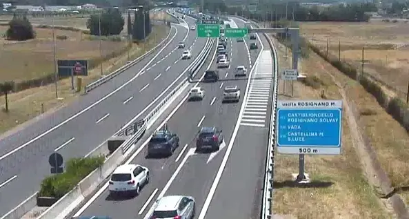 Traffico da bollino rosso in Toscana: tutti al mare, code e rallentamenti / LIVE