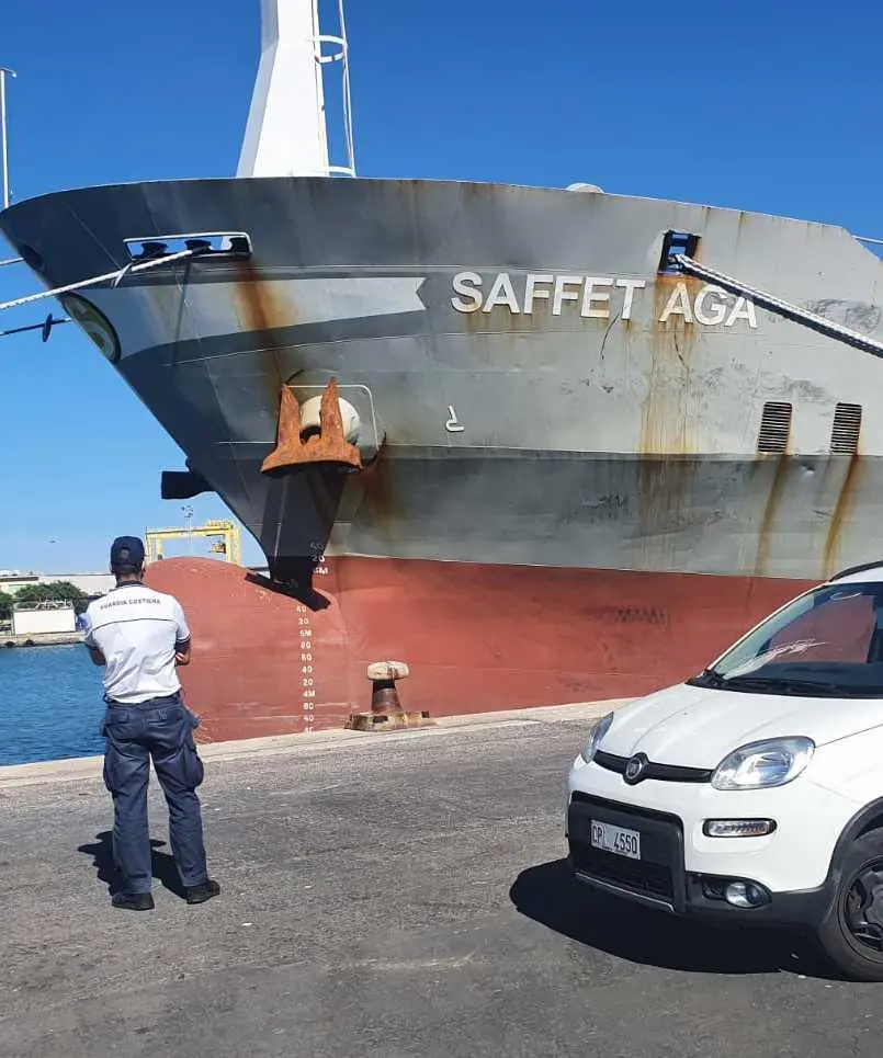 Nave senza i sistemi di sicurezza Bloccata in porto, gli accertamenti