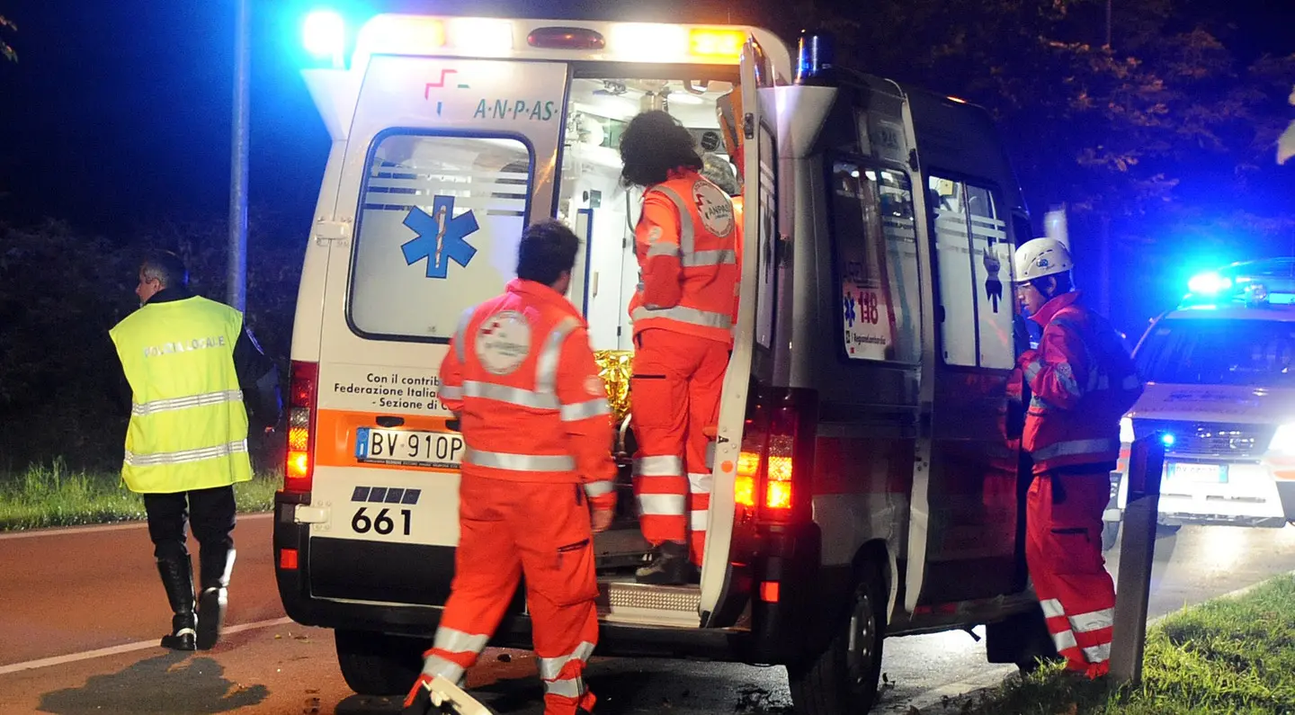 Livorno, furibonda rissa di notte finisce a coltellate