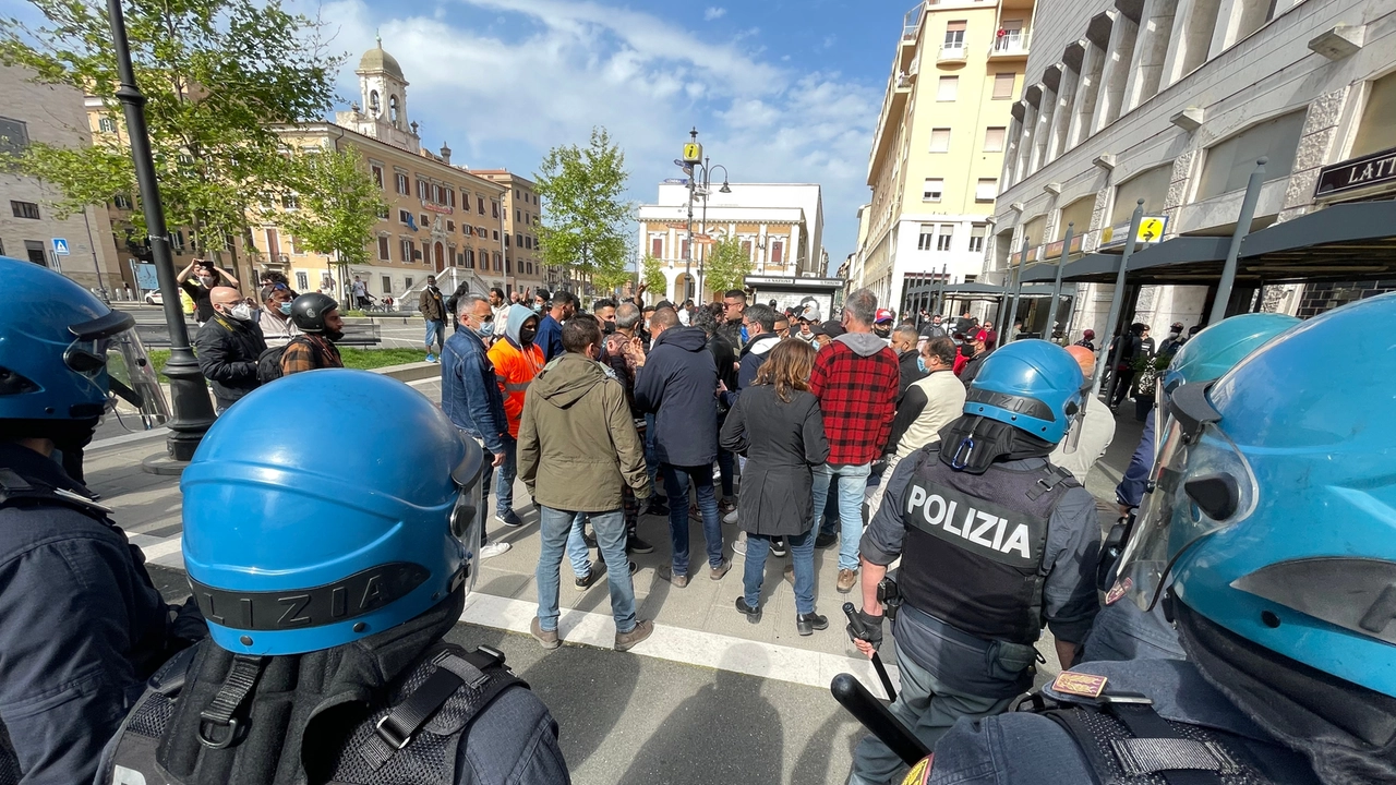 La manifestazione per il ragazzo tunisino morto (Foto Novi)